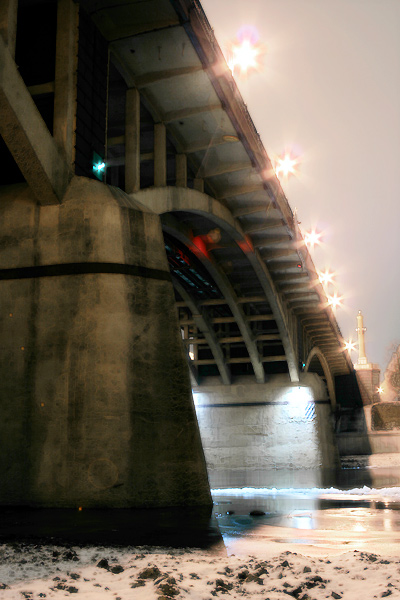 In der Nacht am Ufer des westlichen Dwina