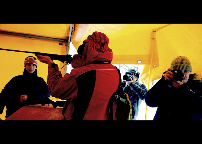 über Fotolust und eine unbekannte Person mit einem britischen Flagge auf der Stirn ..