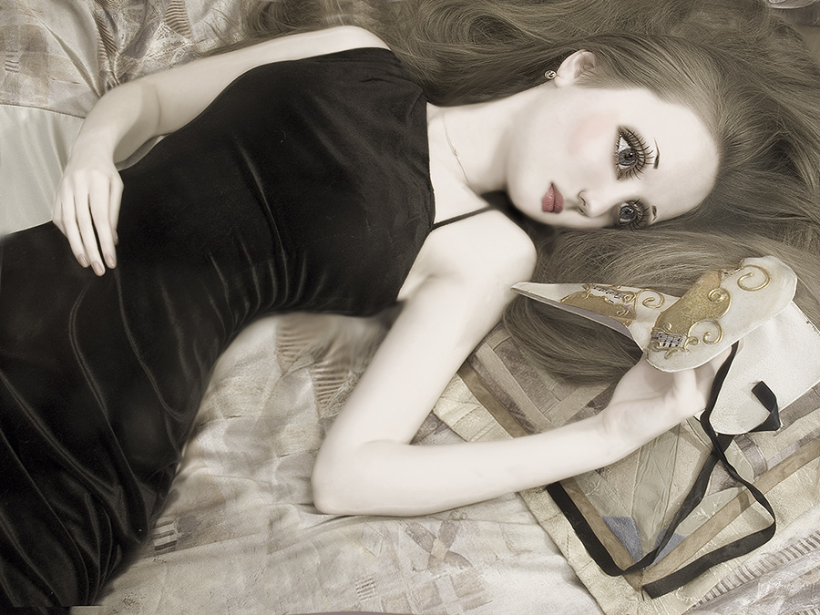 mit einer Maske naedene