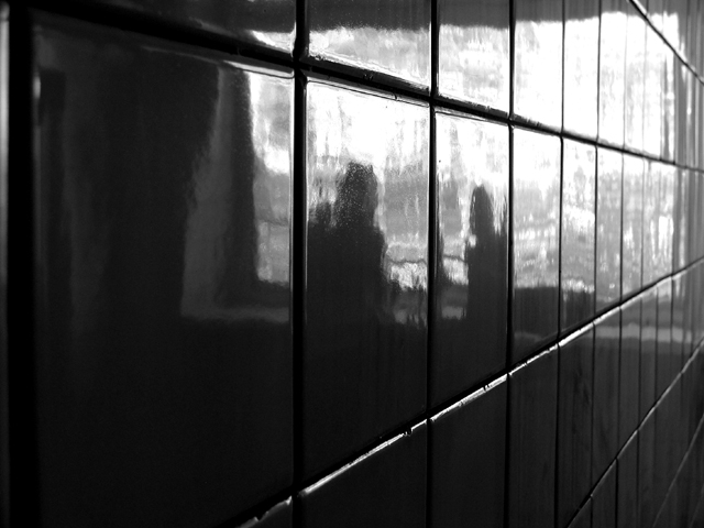 Zwei Männer in Fliese