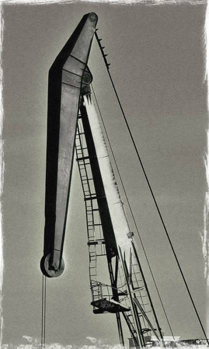 Story about old hoisting crane