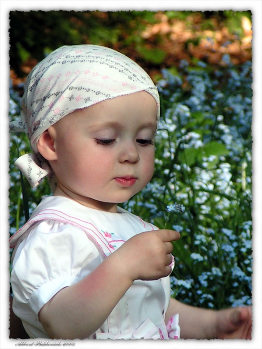 Eine Dame mit einer Blume