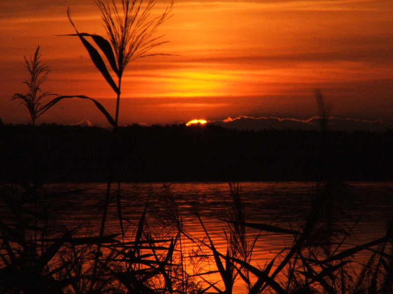 Das Wasser Farben des Sonnenuntergangs ...