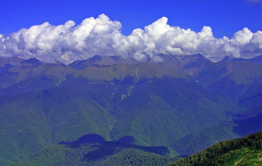 Kaukasus. Wolken und Schatten.