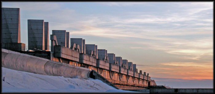 Sonnenuntergang auf dem Damm.