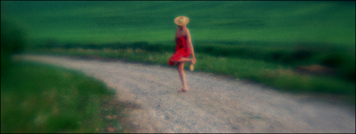 .. Das Mädchen bekommt den Stein ...