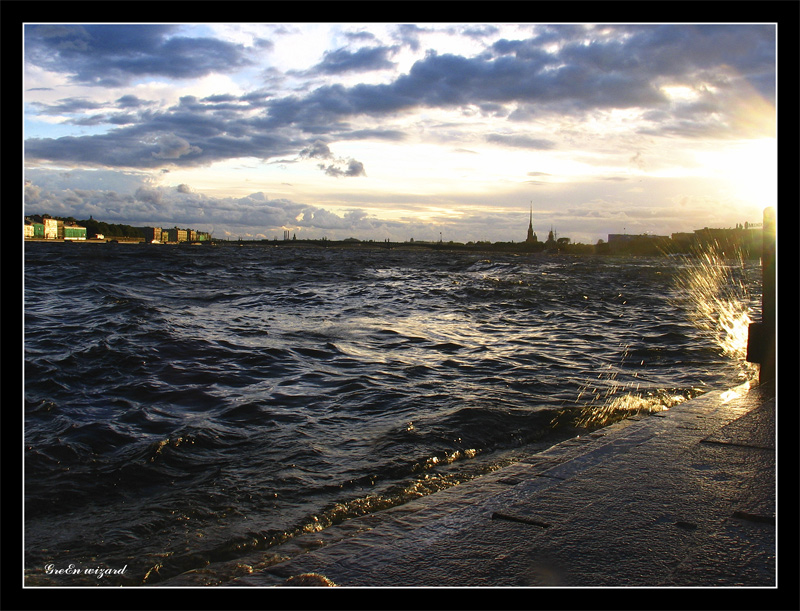 Die Sonne gießt Glanz der Wolken Mängel.