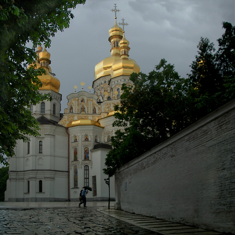 Sonntag. Regen. Laurel. II. (Unter Dach)
