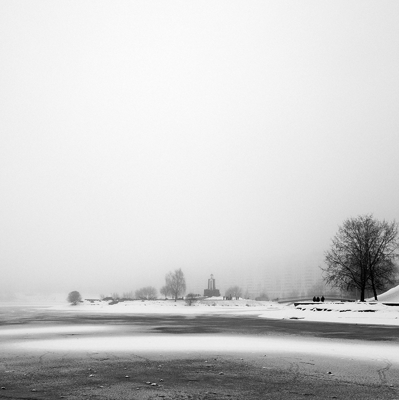 Im Laufe der Insel von dichtem Nebel wirbelte ...