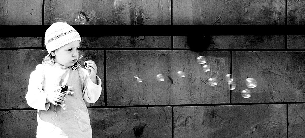 Mädchen mit kleinen Blasen