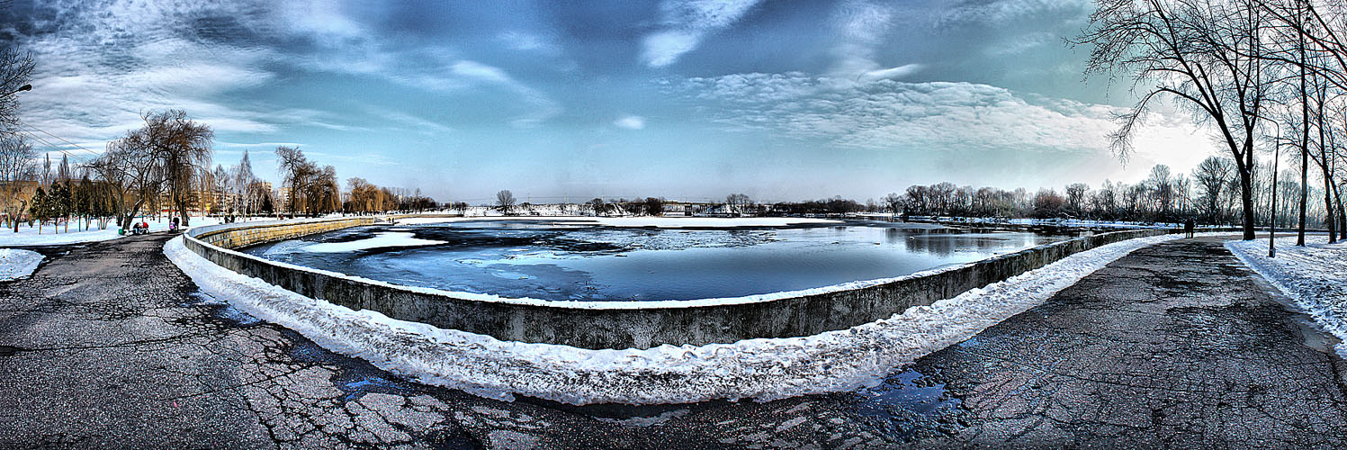 Der Winter gegen das Wasser