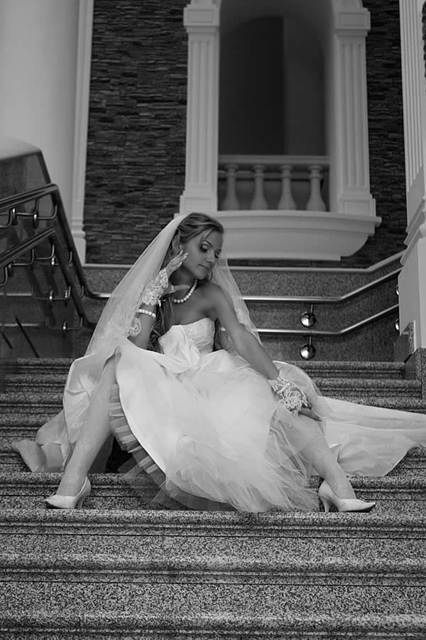 Braut und kaltem Marmor