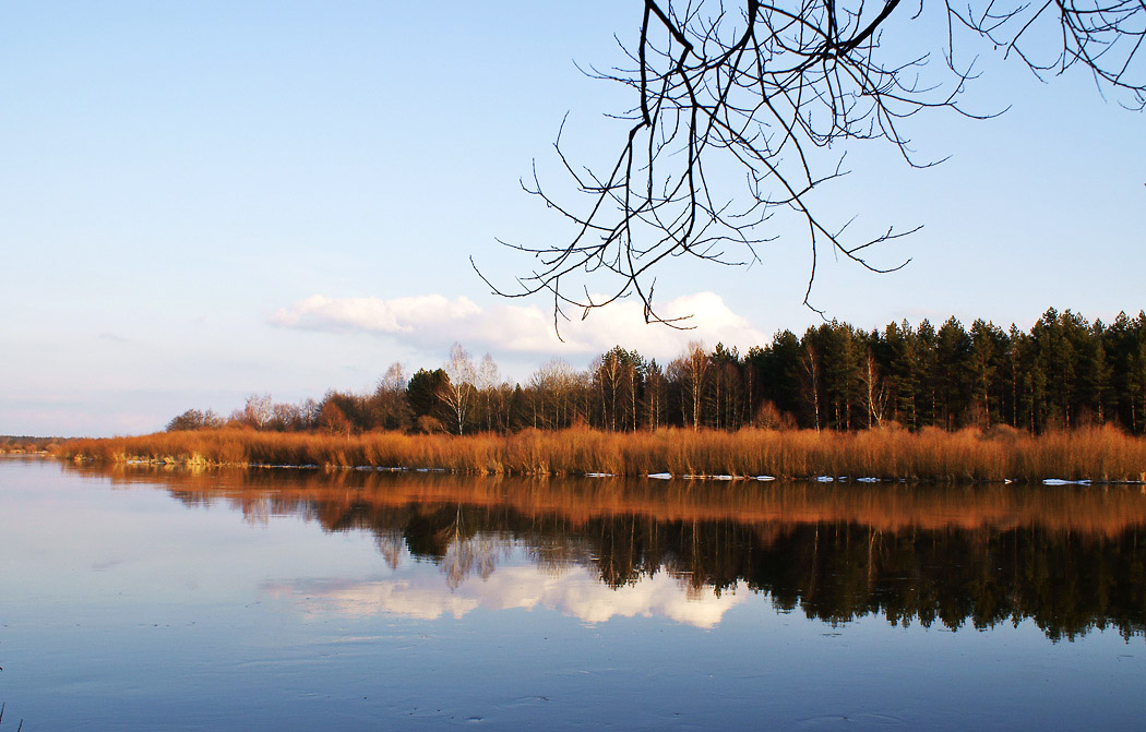 Frühlingsabend auf dem Fluss