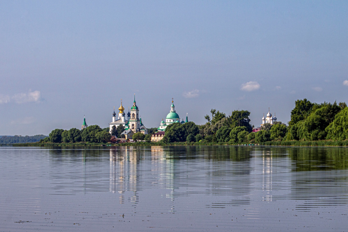 Spiegelähnliche Oberfläche