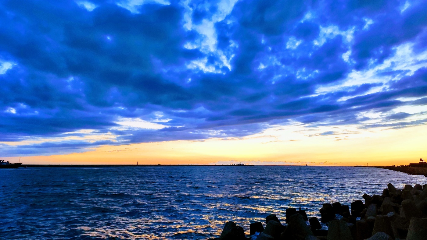 In den Sonnenuntergang.