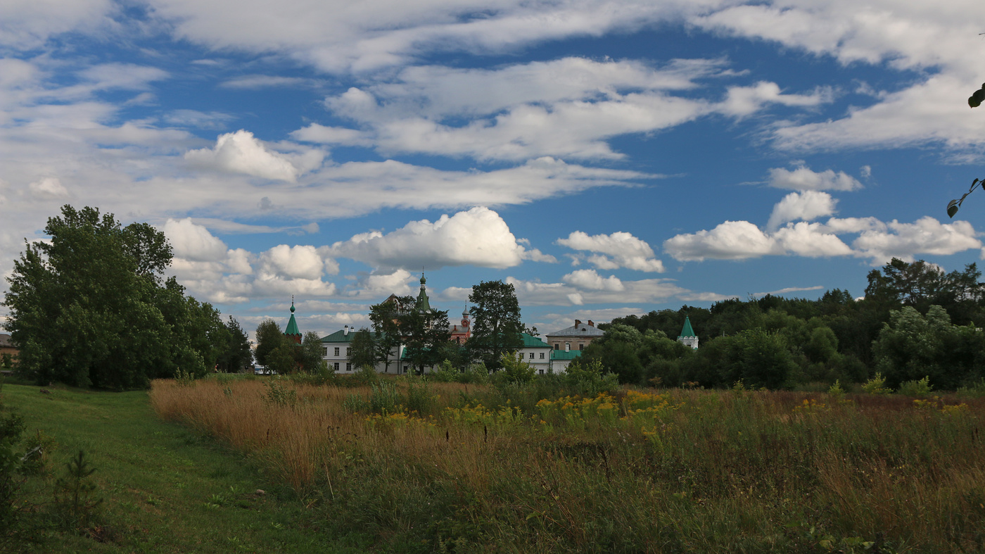 Unter dem blauen Himmel