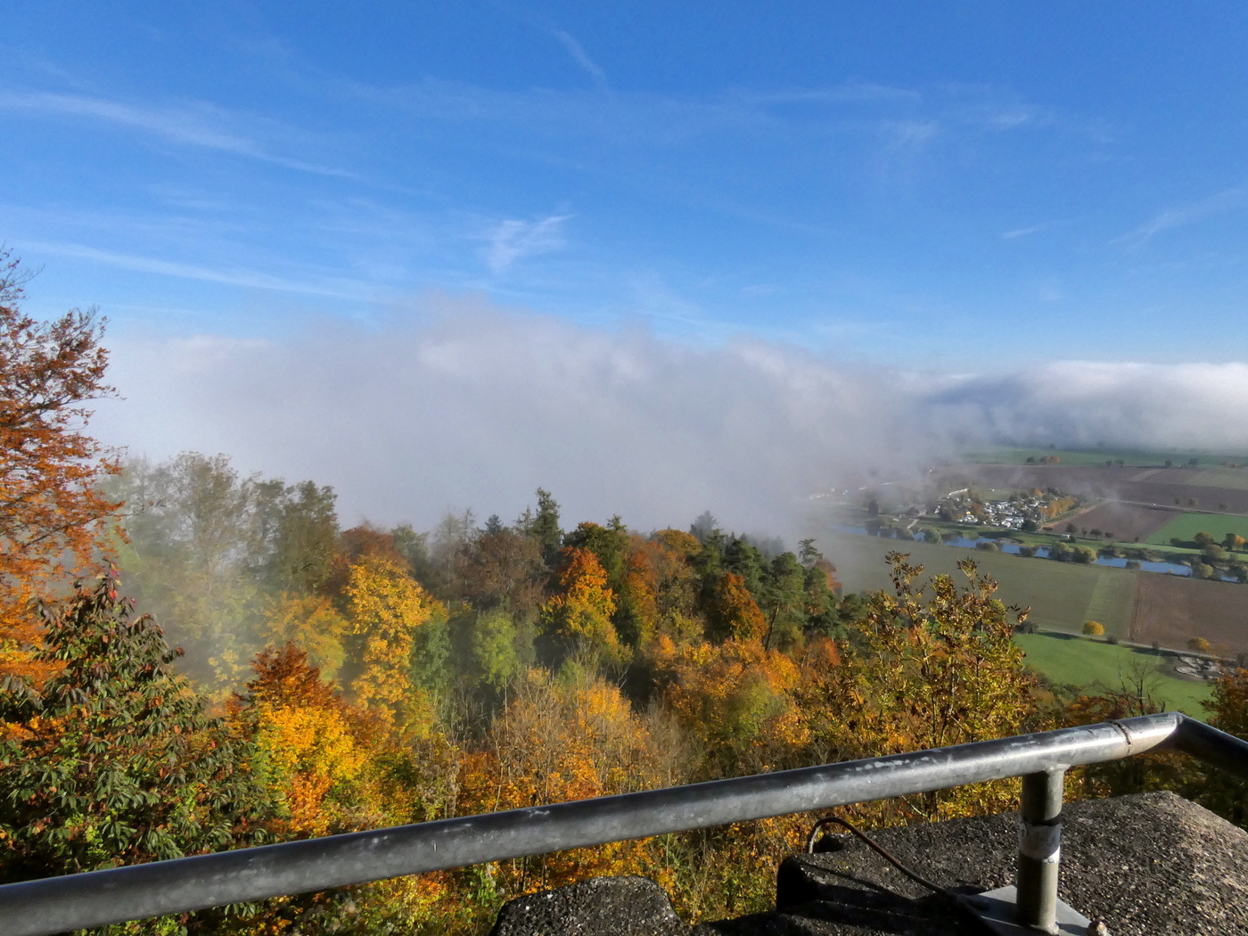 Aussicht mit Nebel und Sonne