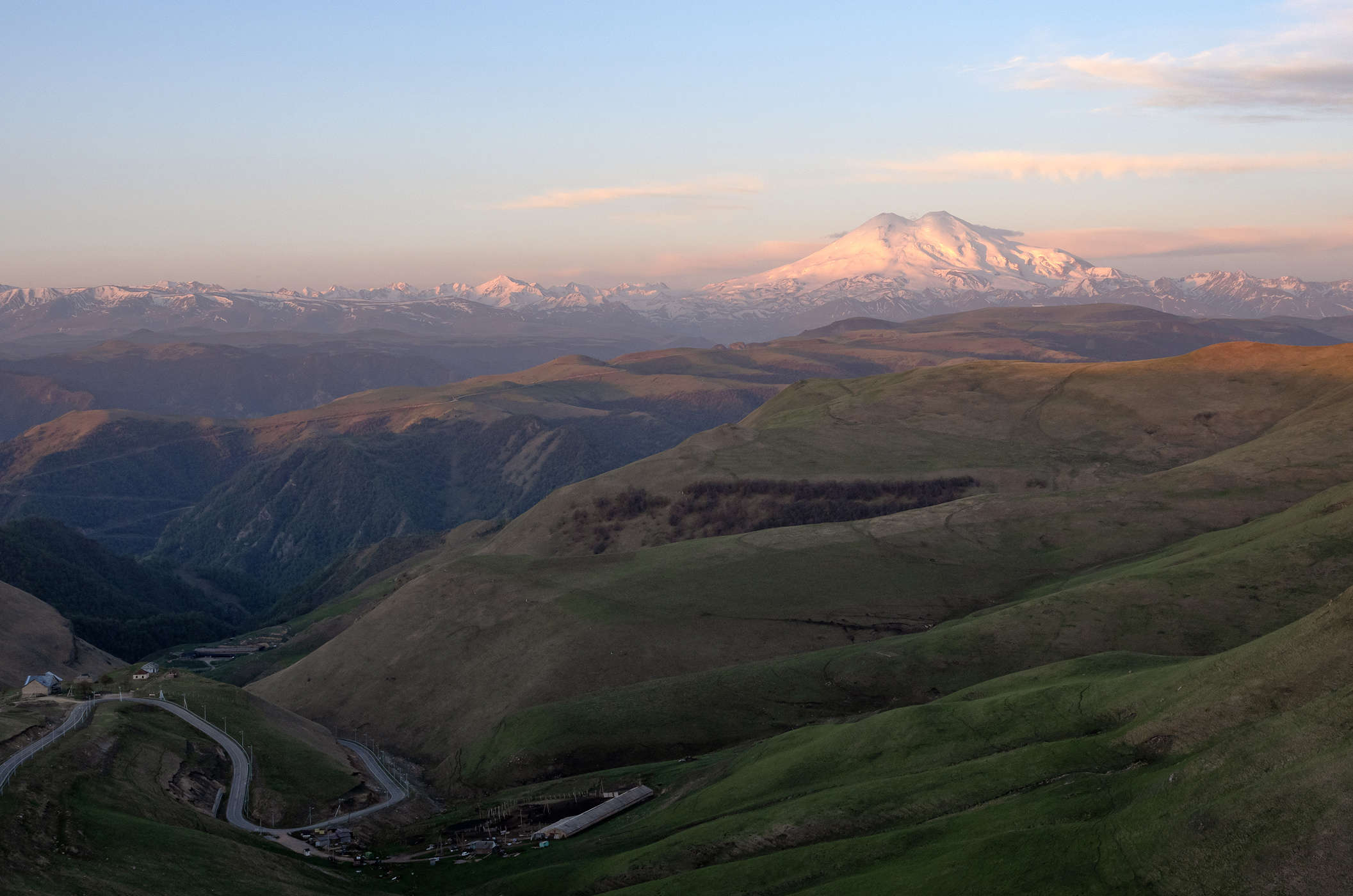 Morgendämmerung in den Bergen