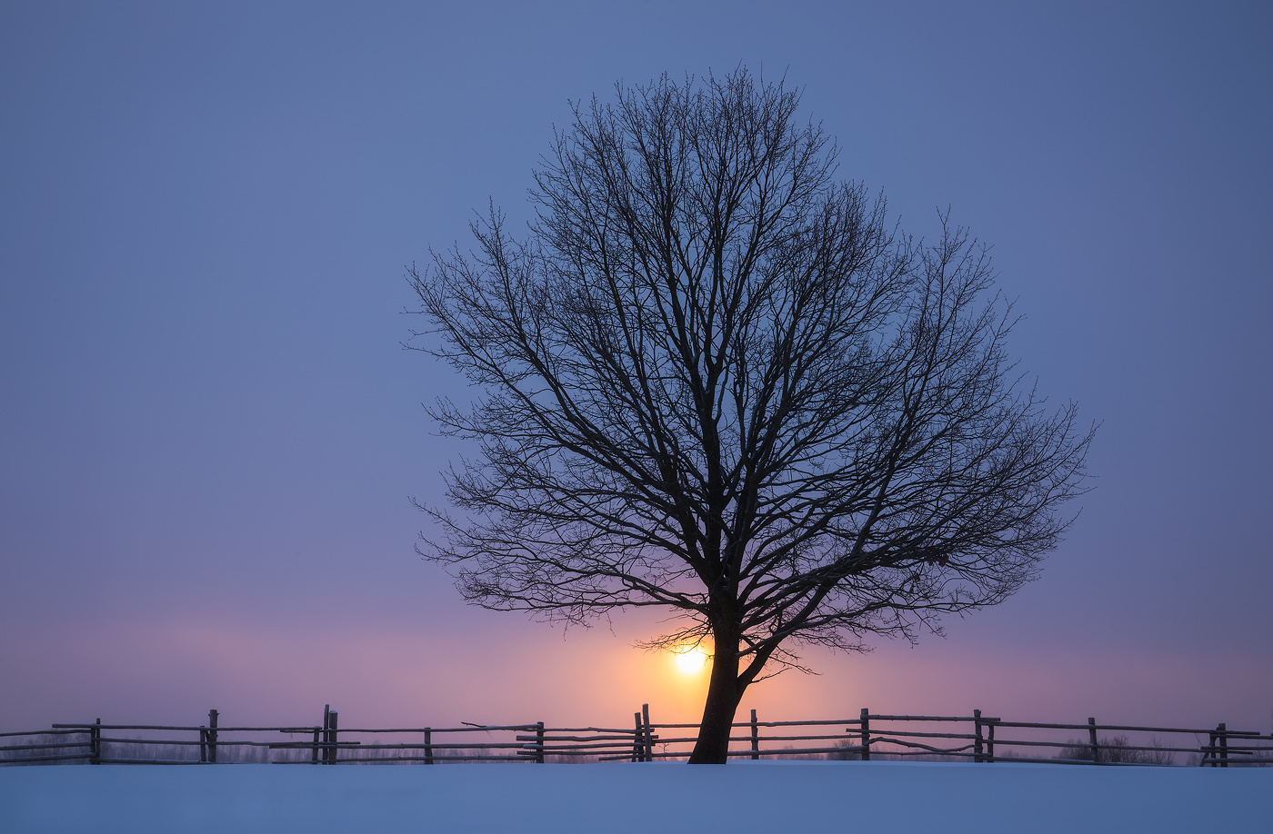 Sonnenaufgang über dem Fluss