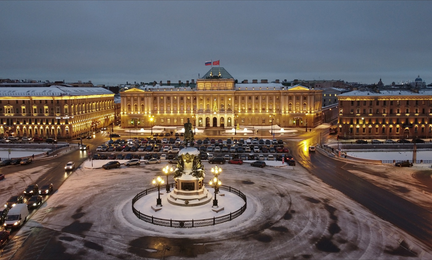 Sonnenaufgang über dem Fluss
