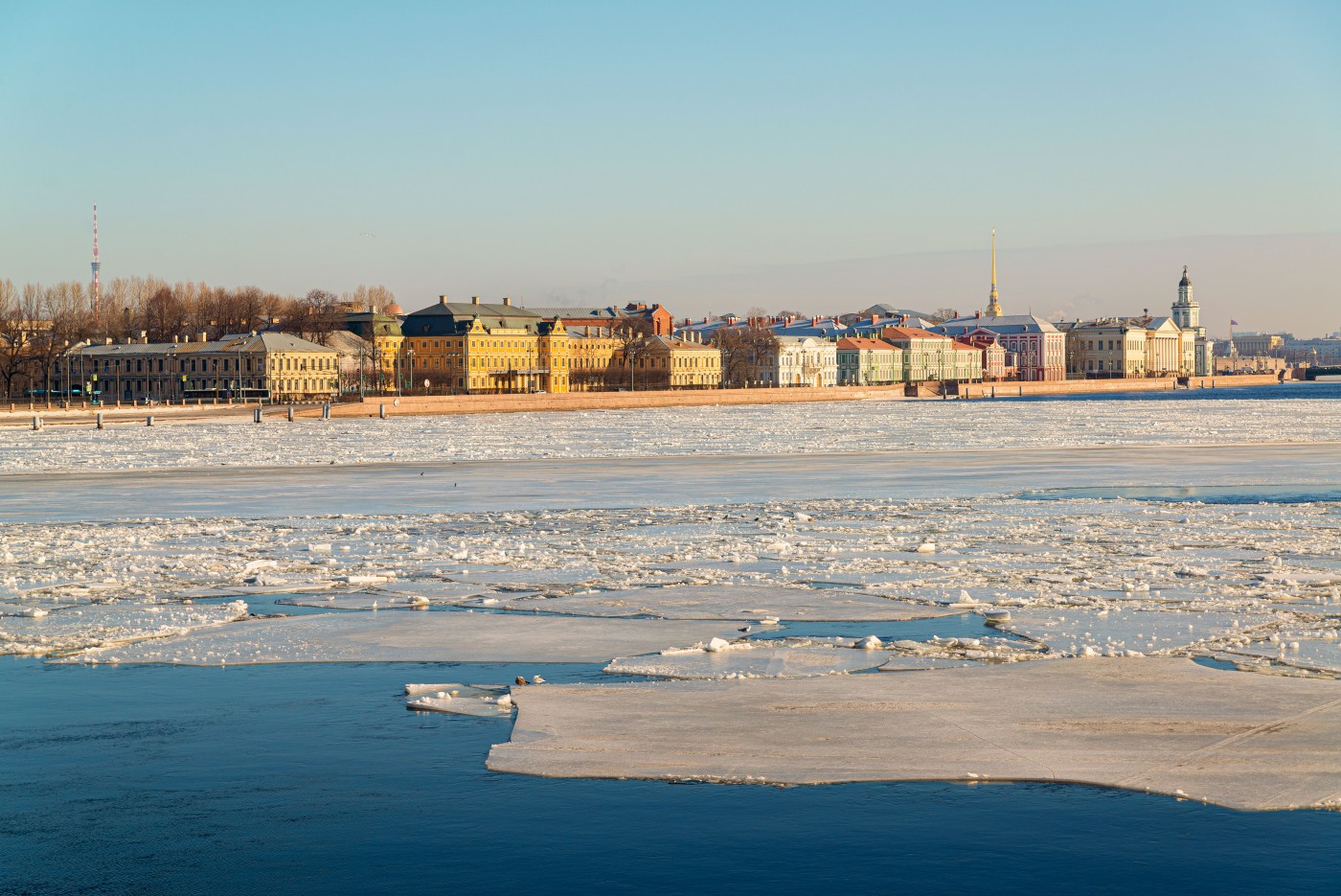 Eisgang auf der Newa
