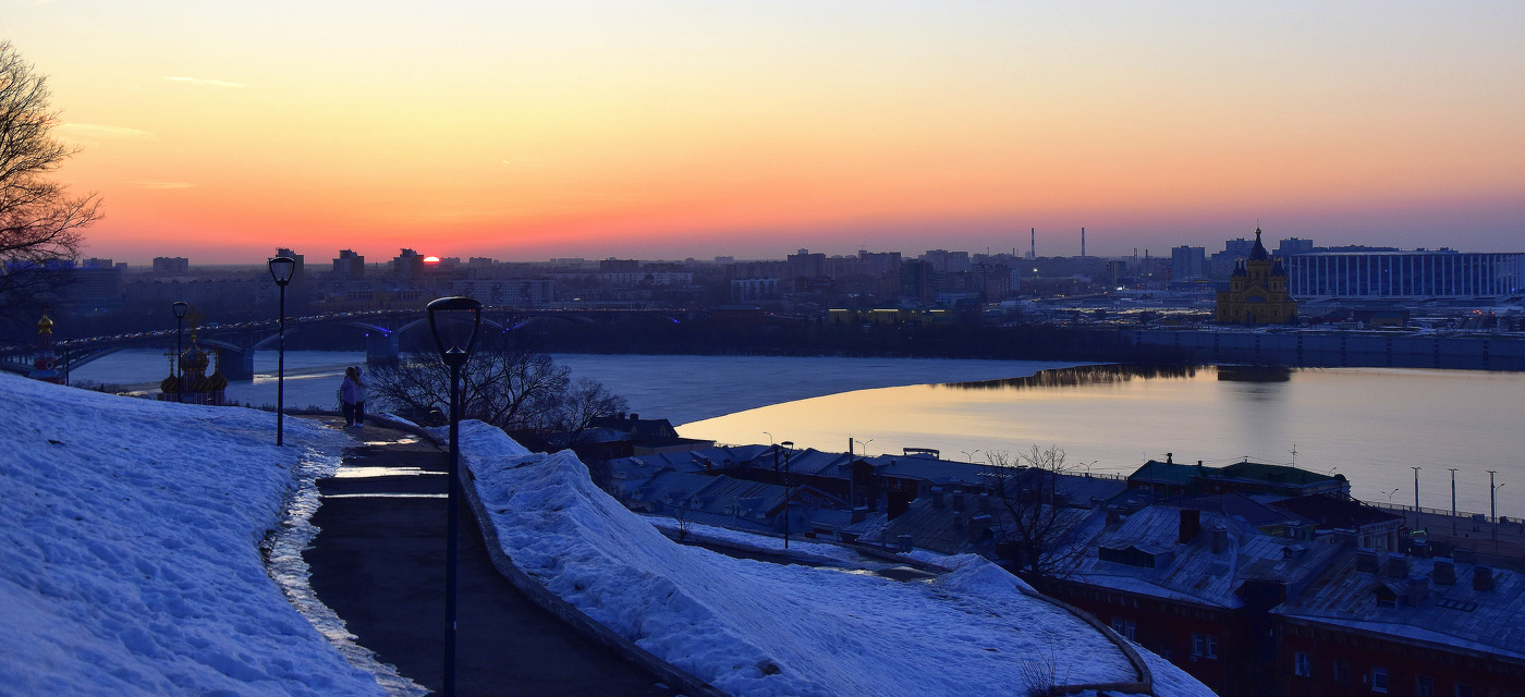 Gehen Sie bei Sonnenuntergang