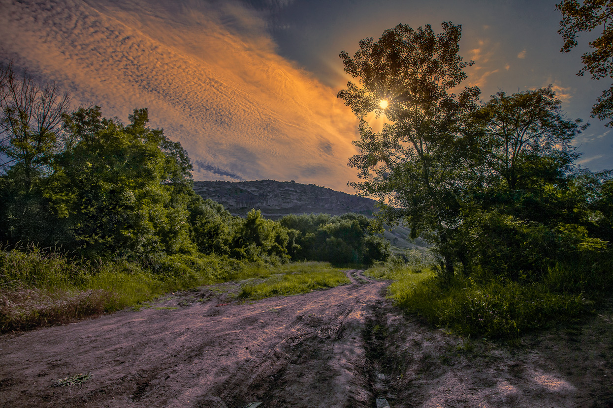 Straße zu den Bergen