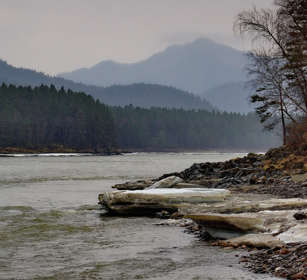 Überwiegend bewölkt.