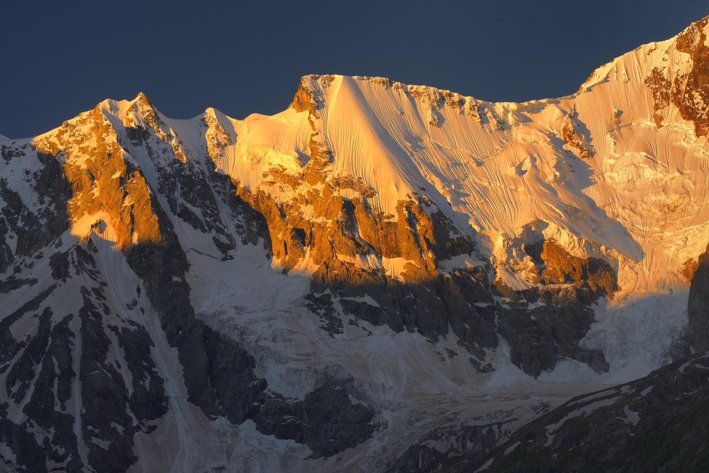 Morgendämmerung in den Bergen
