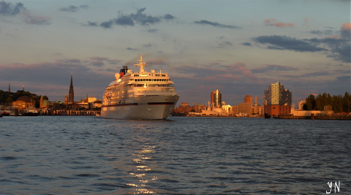Sonnenuntergang auf der Elbe