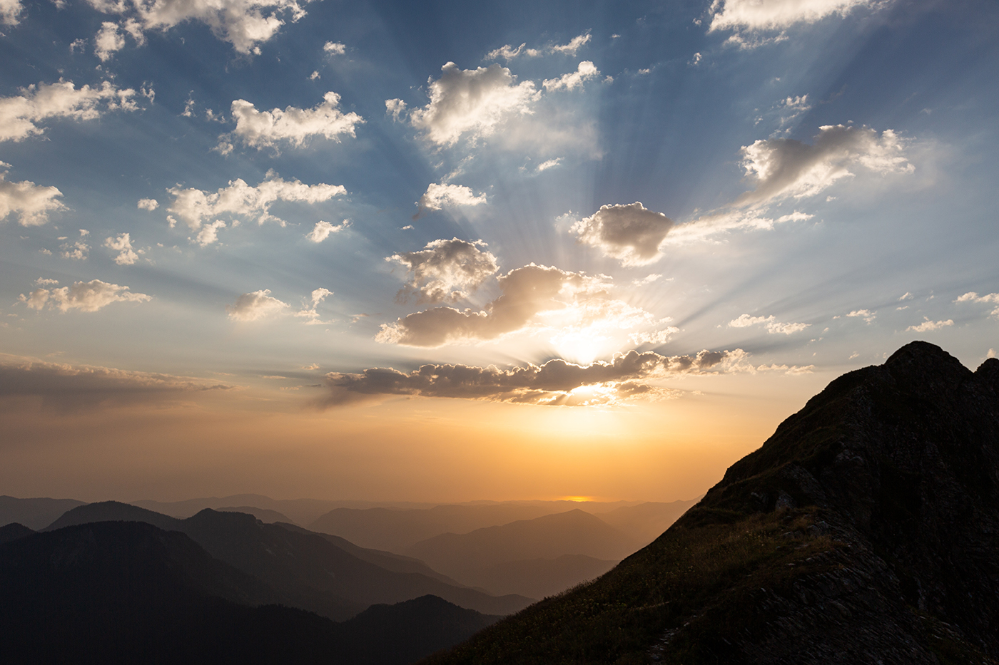 Sonnenuntergang in den Bergen