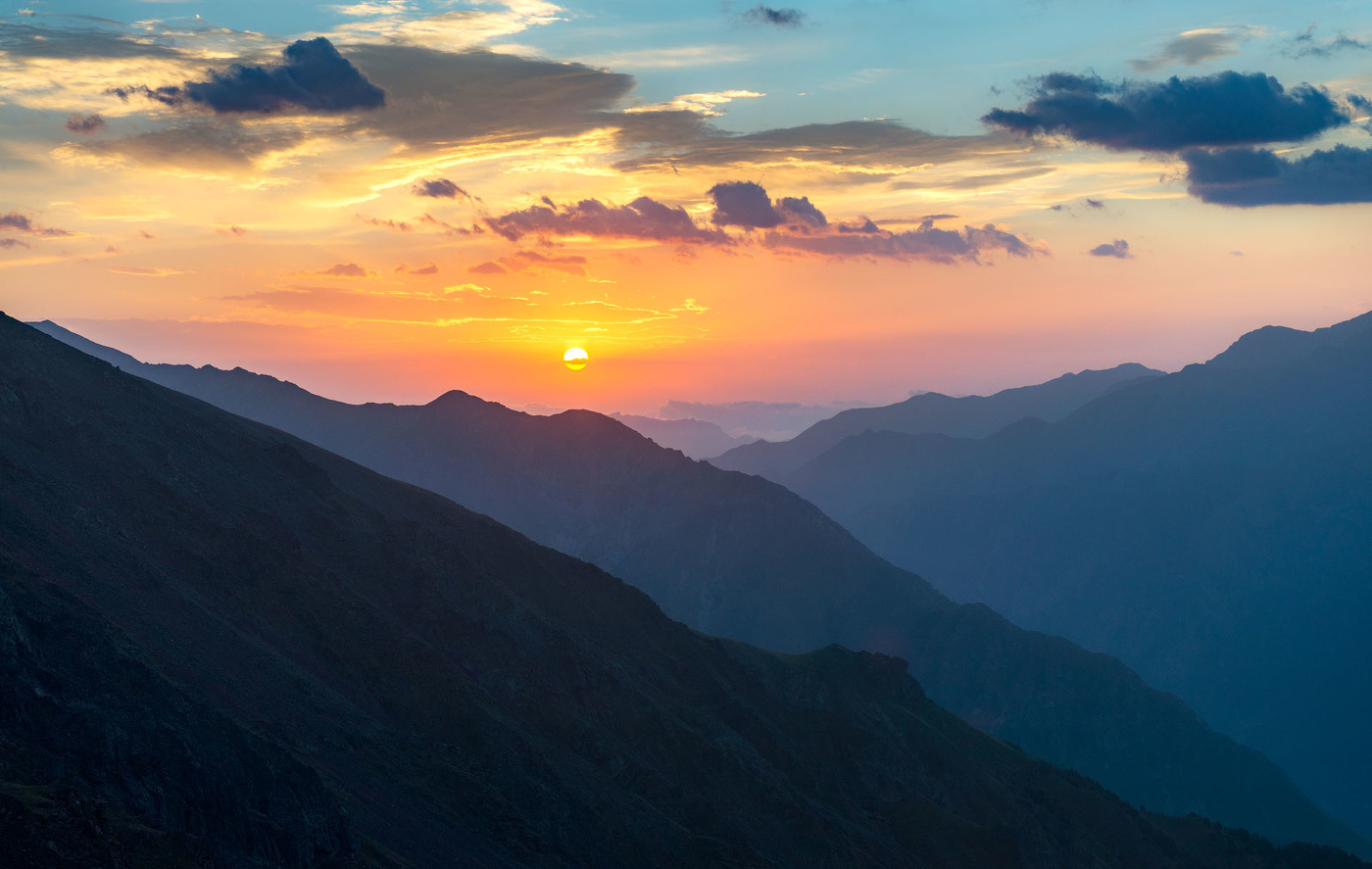 Morgendämmerung in den Bergen