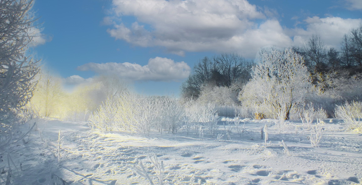 Sonnenaufgang über dem Fluss