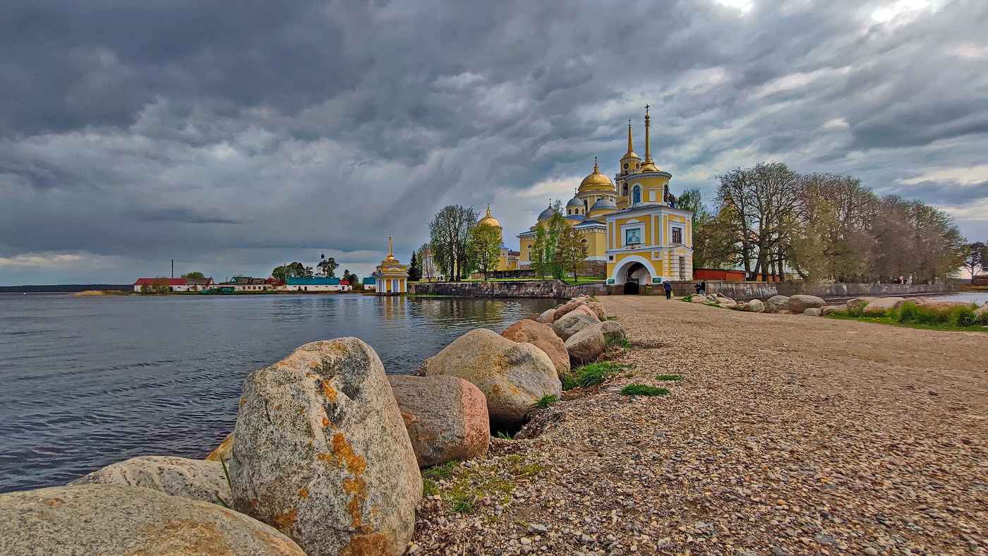 Liebfrauenkirche und St. Ruzhentsovoy. Dominica