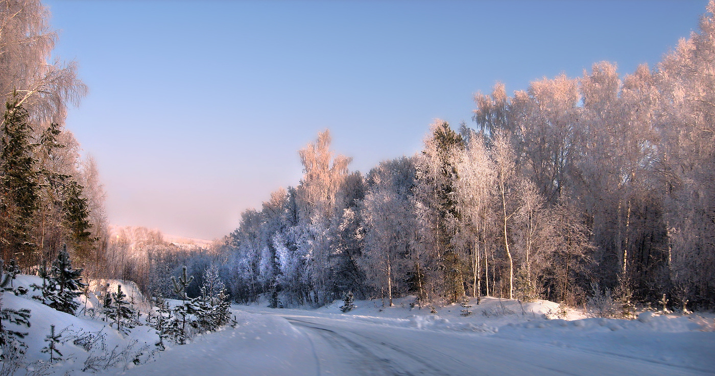 Sonnenaufgang über dem Fluss