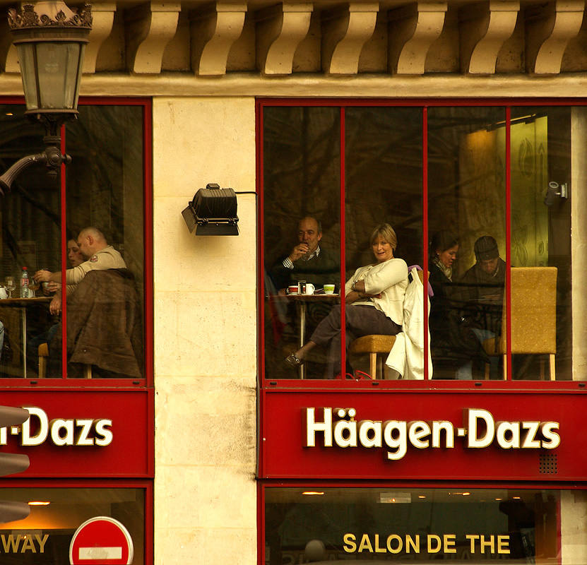 Sitzend auf einem schönen Hügel ...