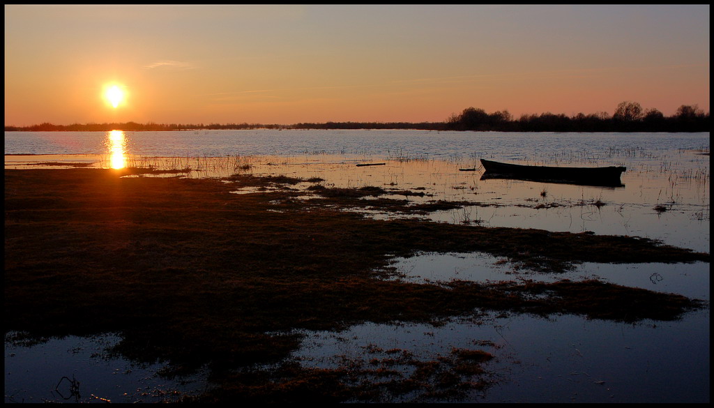 Sonnenuntergang über dem Auslaufen von Pripjat