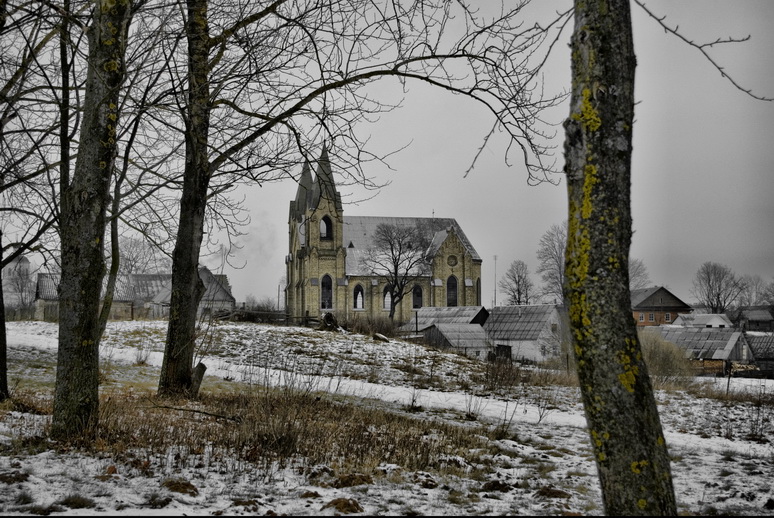 Unter weißen Flügel Himmel