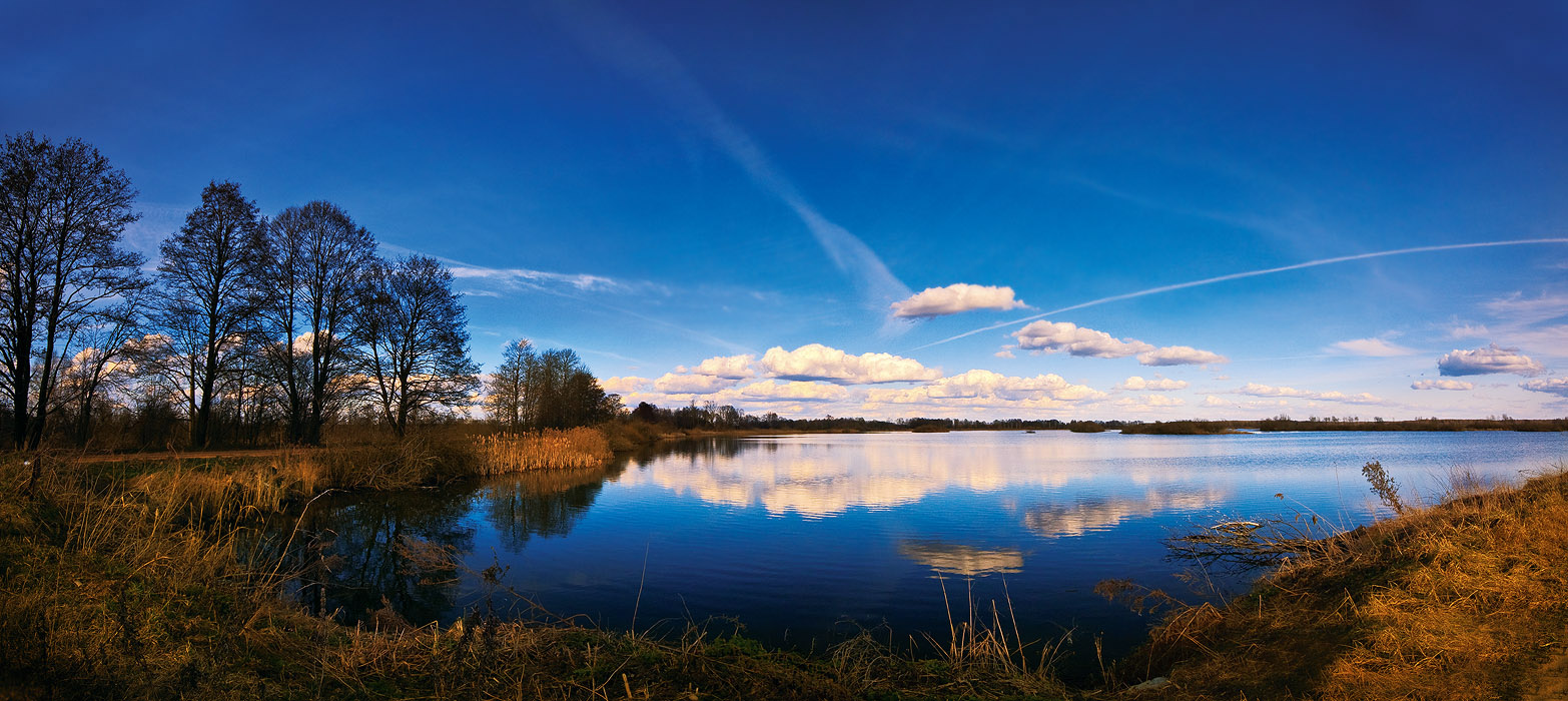 Die April mit einem See