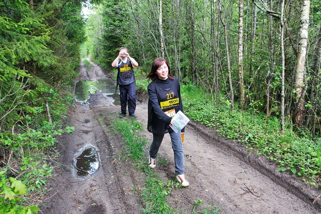 Uvesilitelnaya Spaziergang im Wald.