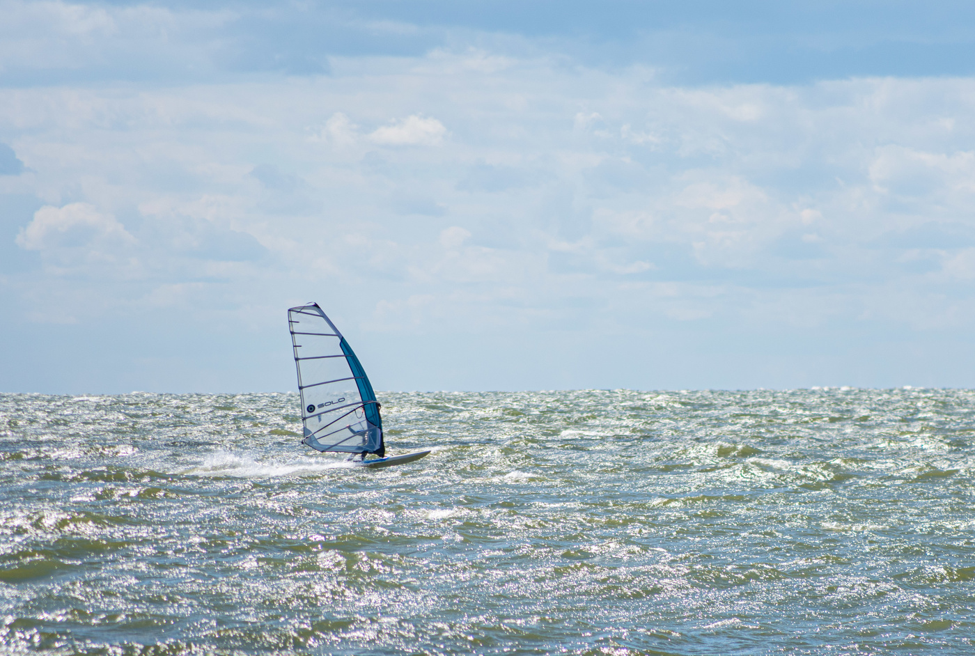 übertrifft den Wind