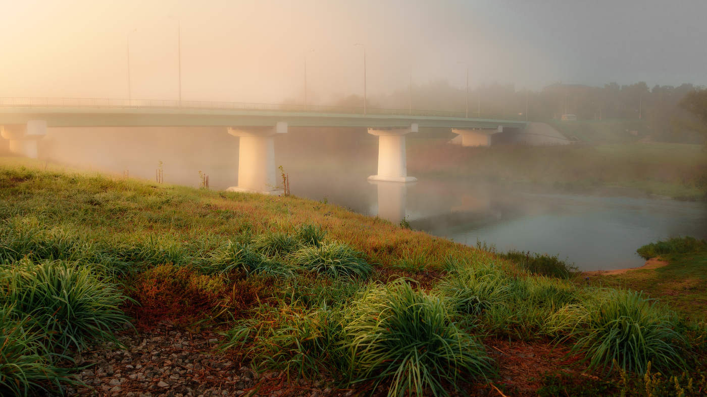 Brücke im Nebel