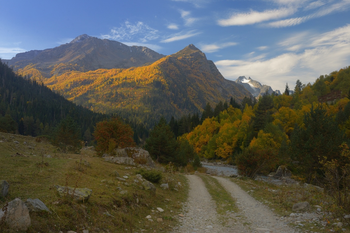 Sonnenaufgang über dem Fluss
