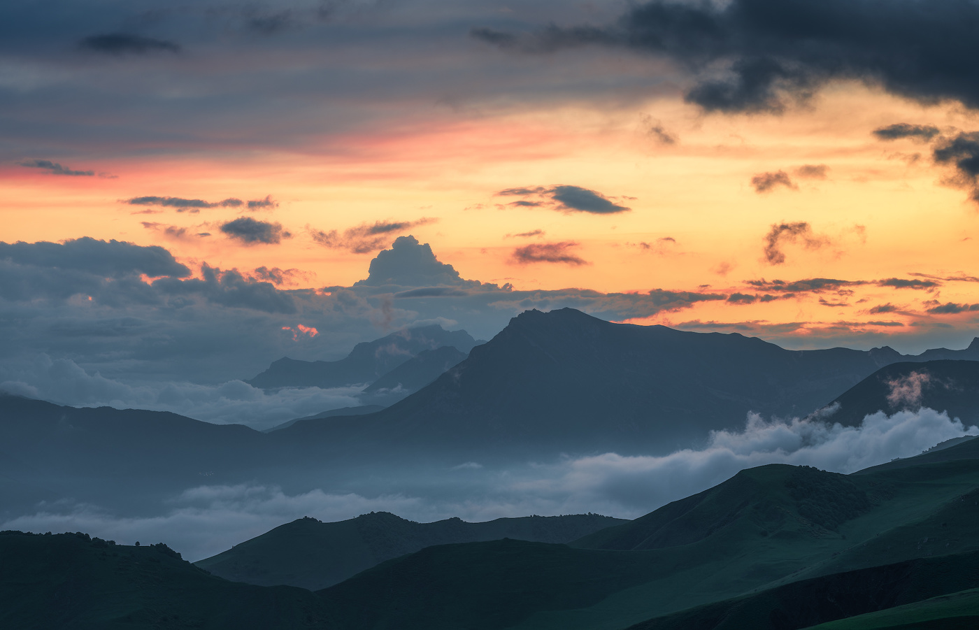Sonnenuntergang in den Bergen