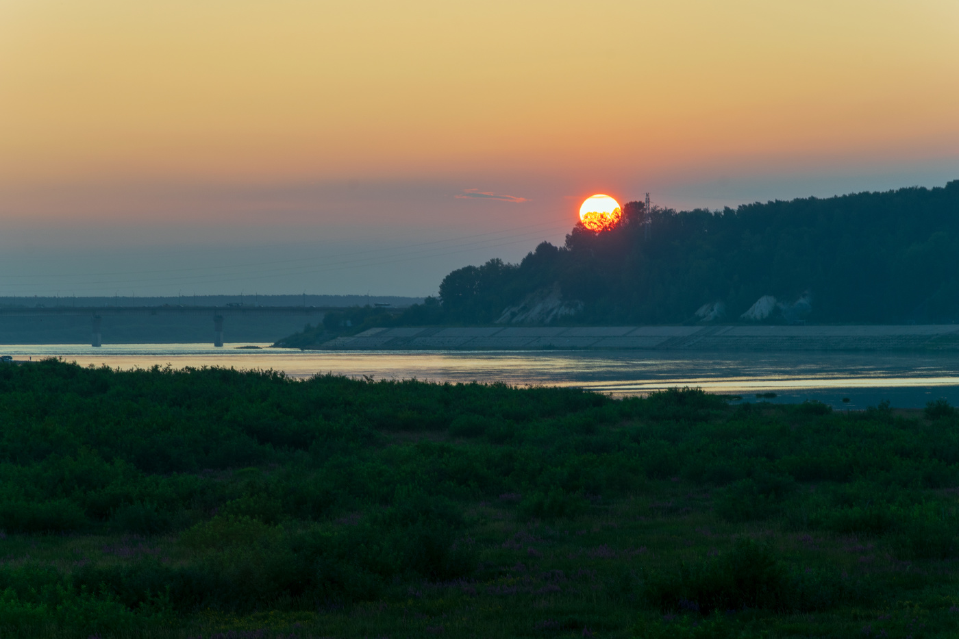 Sonnenuntergang über dem Fluss