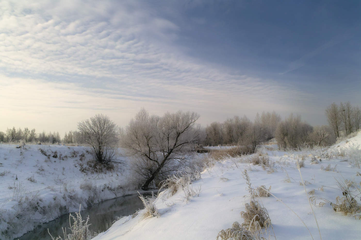 Sonnenaufgang über dem Fluss