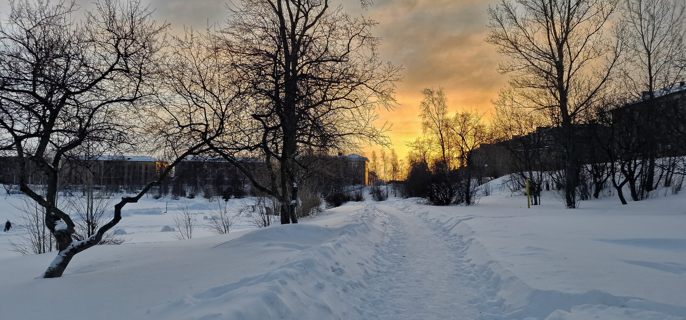 Sonnenaufgang über dem Fluss