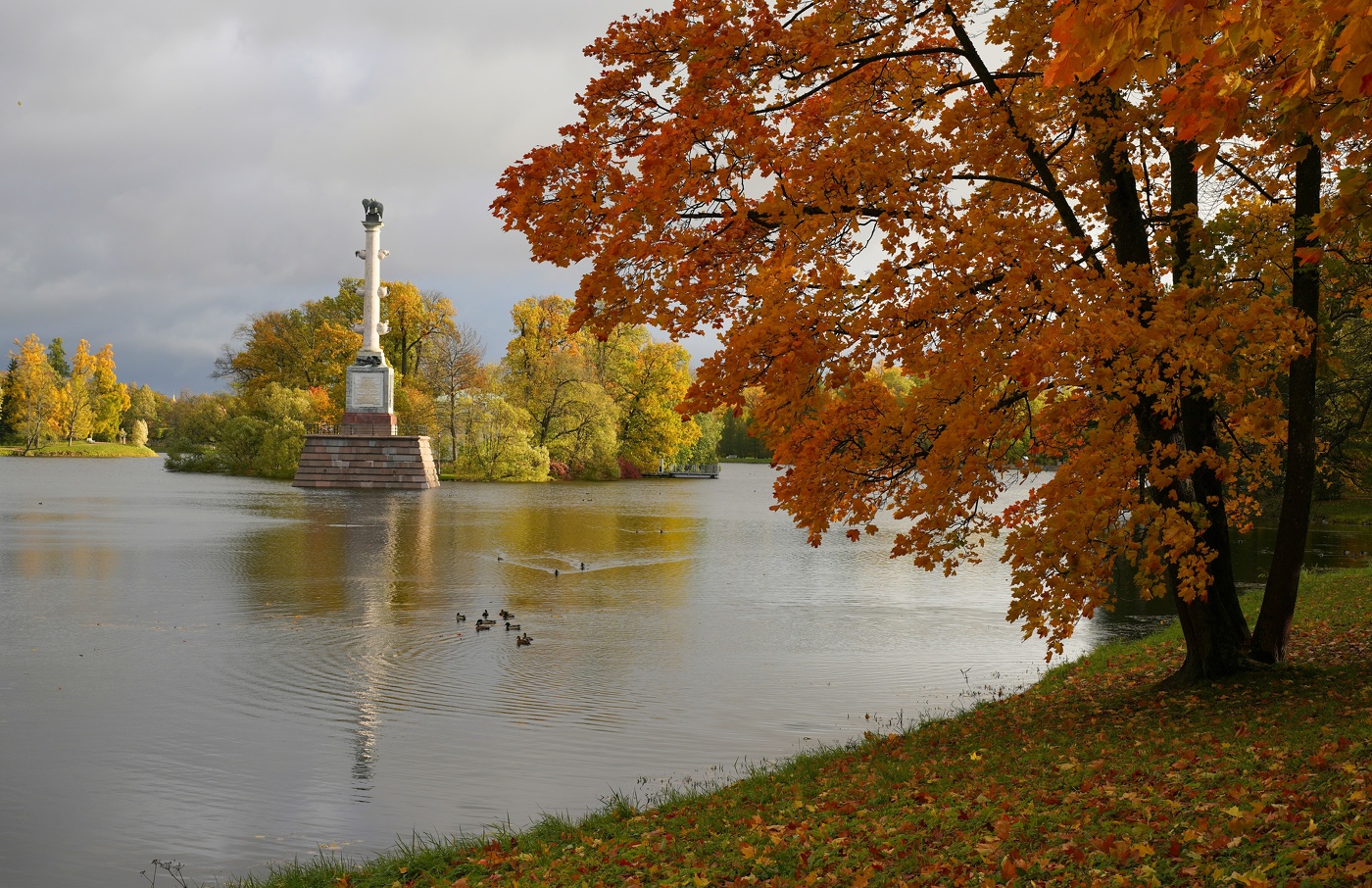 Sonnenaufgang über dem Fluss