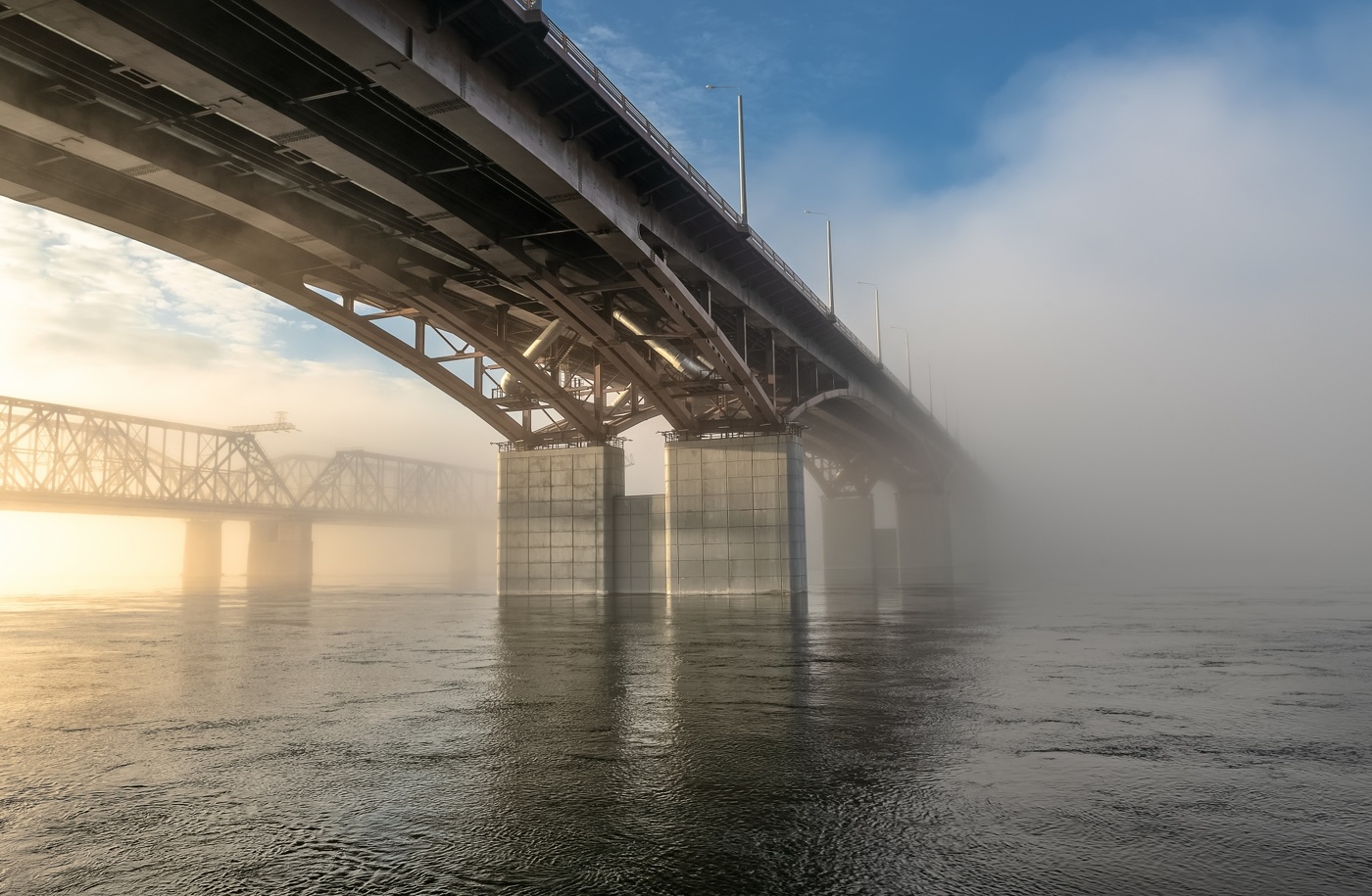 Brücke im Nebel