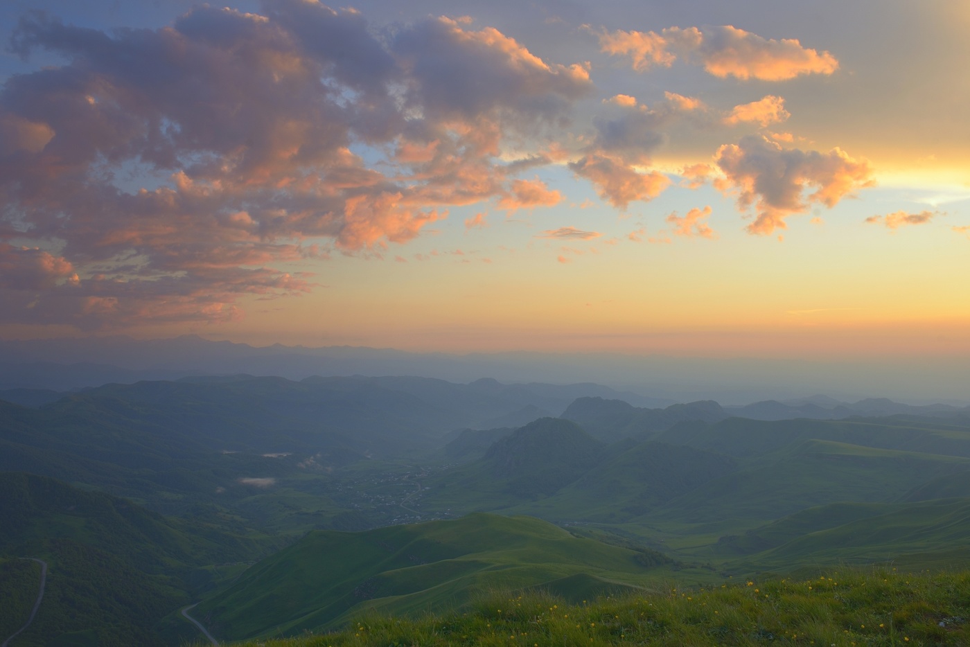 Sonnenuntergang in den Bergen
